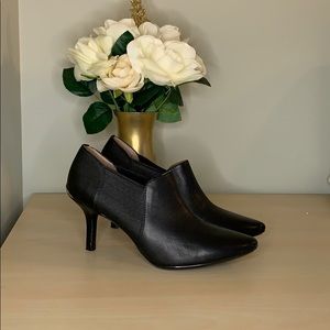 Calvin Klein Janel Bootie 7.5